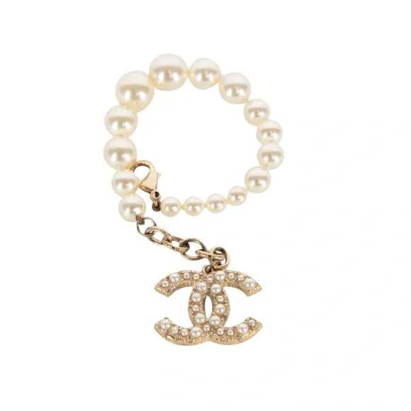 Rare Chanel Gold CC Pearl Pendant Pearl Bracelet w/ Box & Jewelry Pouch/Dustbag! - Picture 9 of 16